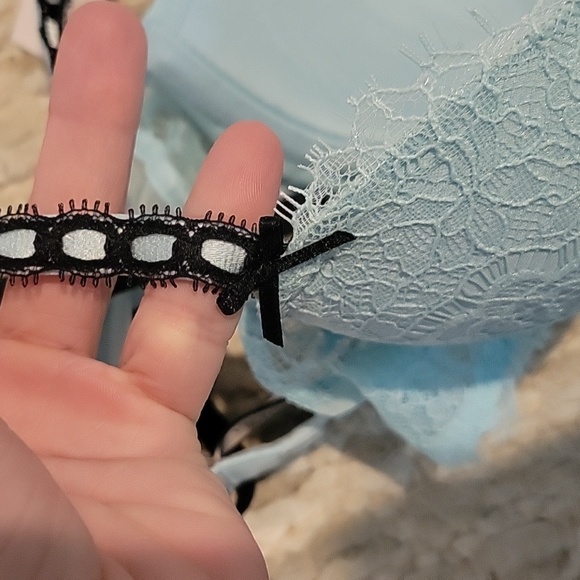 Victoria's secret lined demi bra NWT 32C - Picture 4 of 4